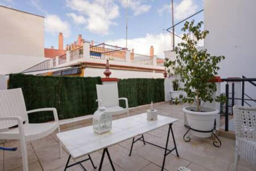 Castilla Triana Courtyard By Valcambre Sewilla Zewnętrze zdjęcie